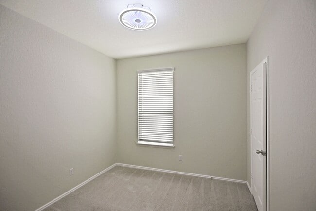 Building Photo - 963 Steeplebush