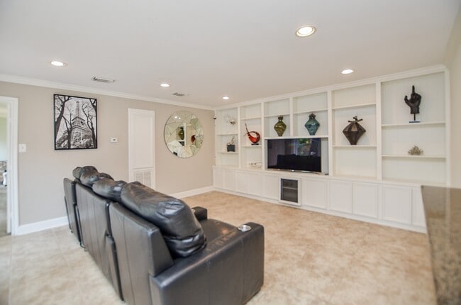 Building Photo - 5421 Pagewood Ln