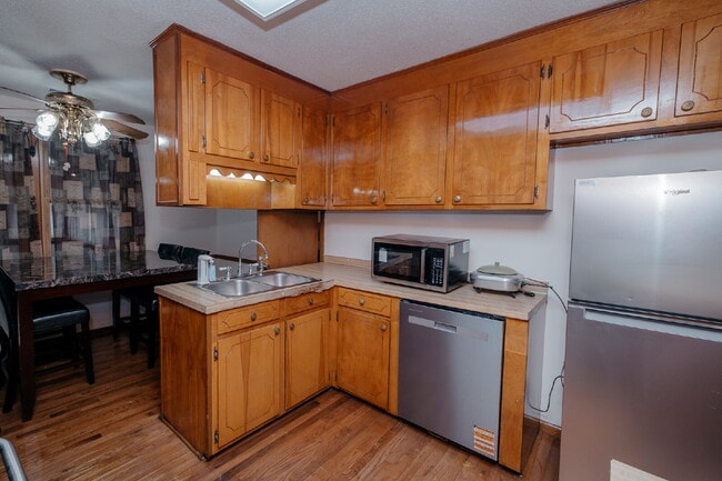 Building Photo - Fully Furnished Charleston Rental Near Folly Beach – Utilities Included | $3,600/Month