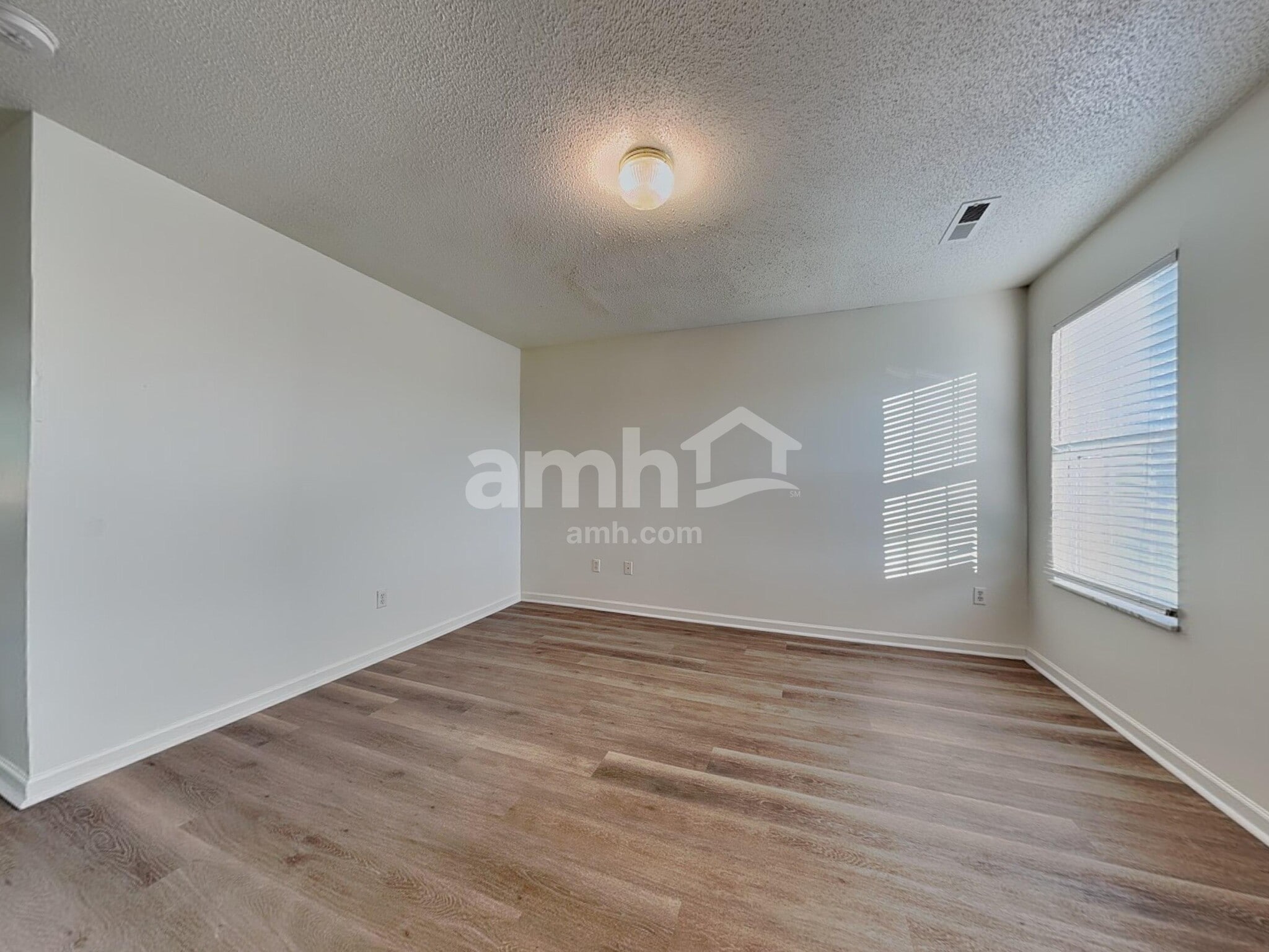 Building Photo - 7525 Saddlebrooke Dr