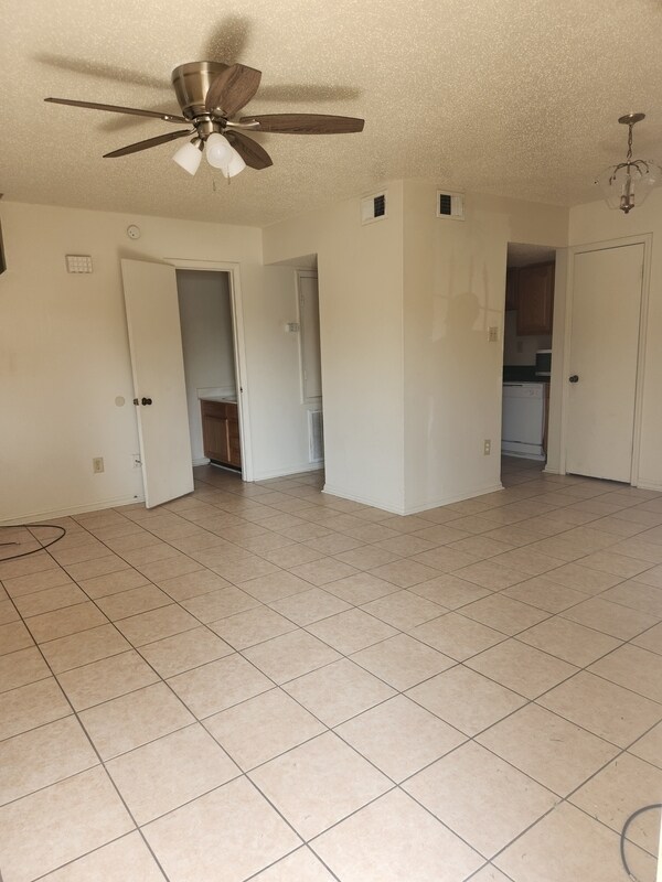 Primary Photo - 1629 Cooper Rd