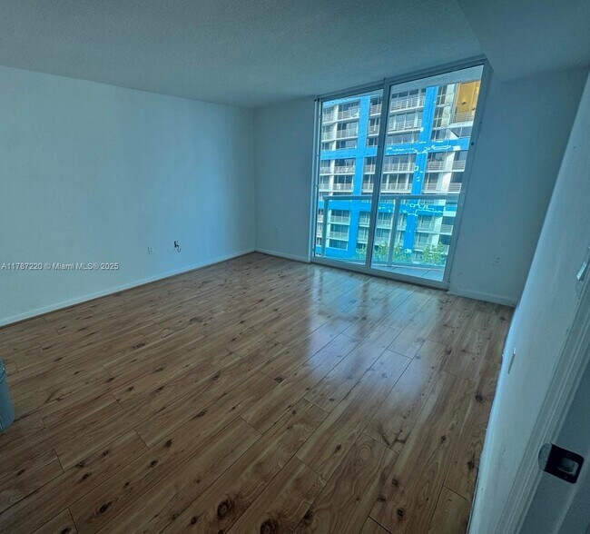 Building Photo - 2101 Brickell Ave