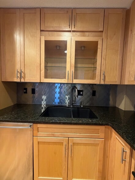 Building Photo - 1091 Harrison Ave