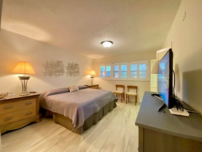 Building Photo - 3800 Oaks Clubhouse Dr