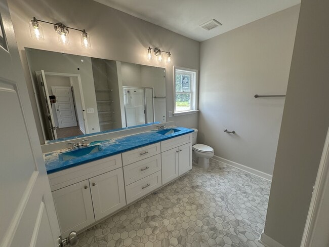 Building Photo - 411 Creeks Edge Dr