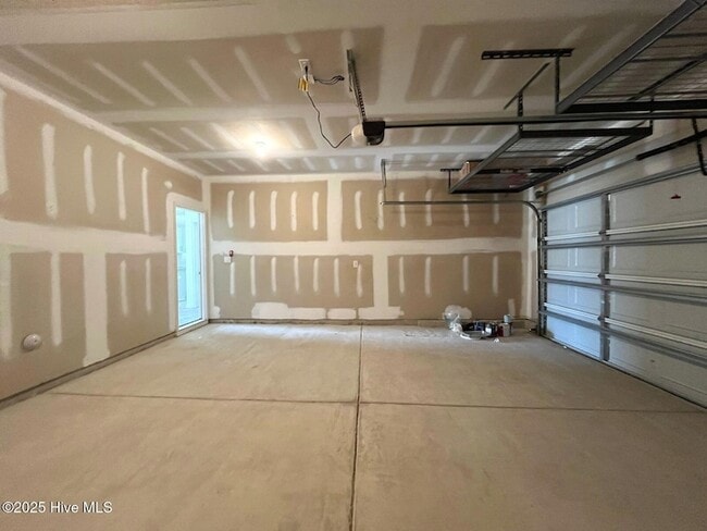 Building Photo - 275 Roberts Pl