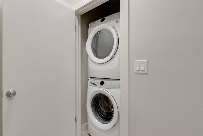 Building Photo - 1650 California St