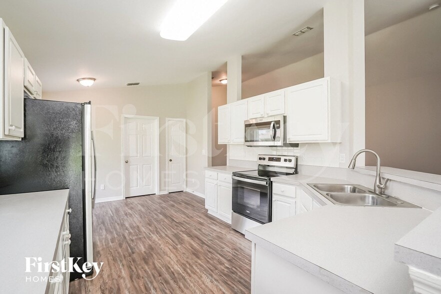 Building Photo - 1528 Graduate Ct