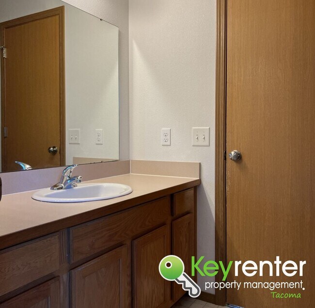 Building Photo - Fern Hill Family Home: Jack & Jill Bath, F...