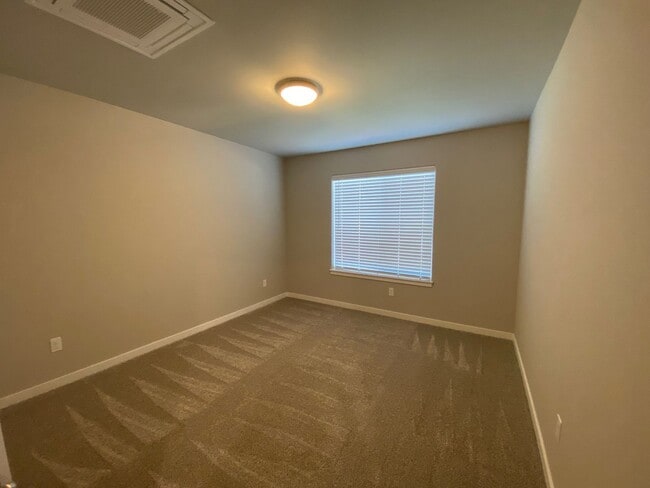 Building Photo - 105 Citation Ct