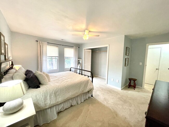 Building Photo - Spacious 6 bedroom home in Virginia Beach