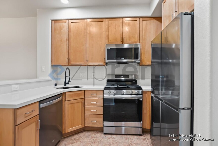 Building Photo - 722 Kingsford Way