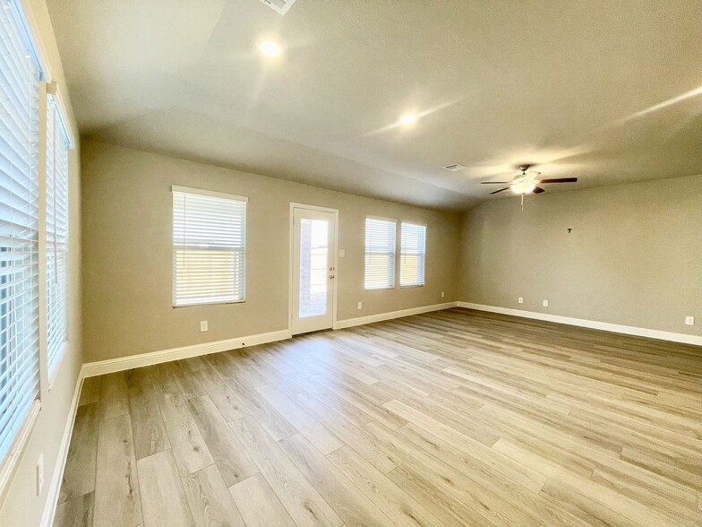 Building Photo - 1203 Mahogany Dr