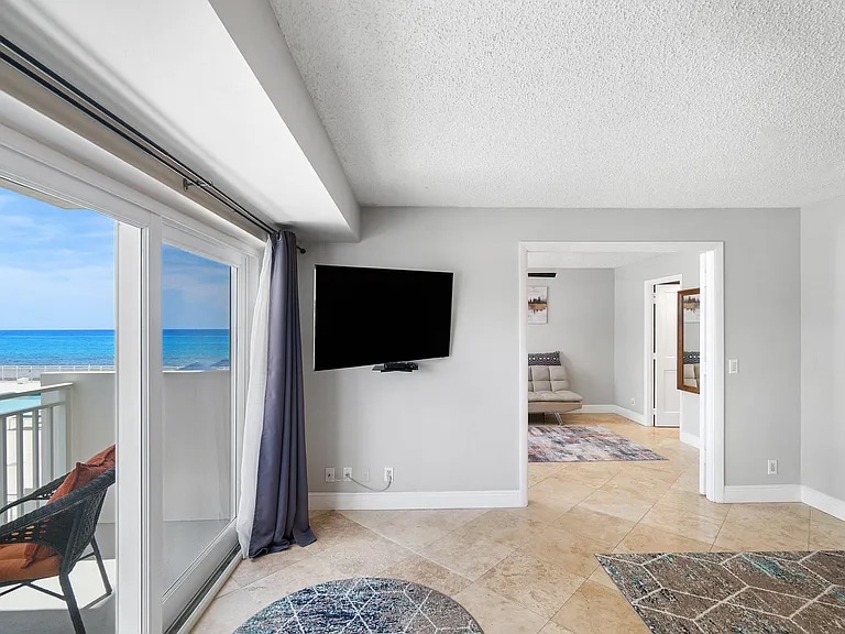 Building Photo - 4511 S Ocean Blvd