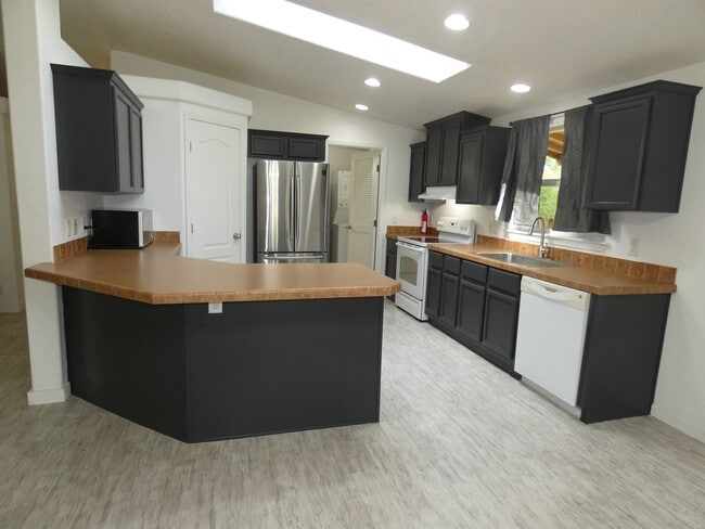 Building Photo - 522 S Alder Ln