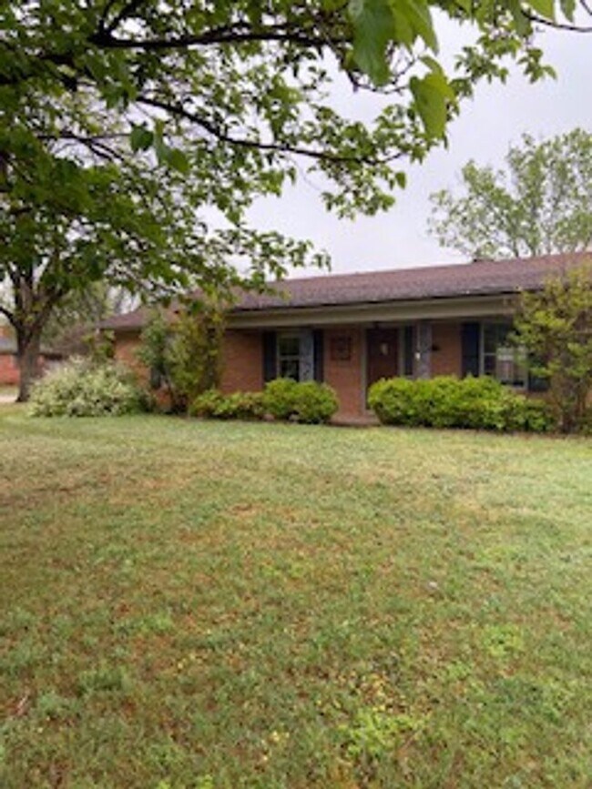 Building Photo - 2250 Greenbriar Drive