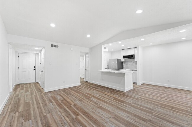 Building Photo - 17331 Red Oak Dr