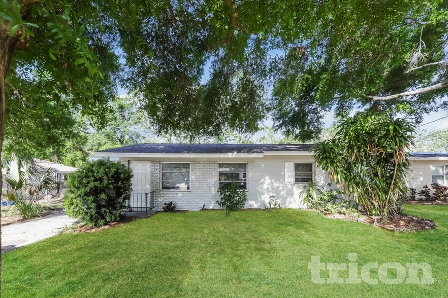 Primary Photo - 10916 N 14th St