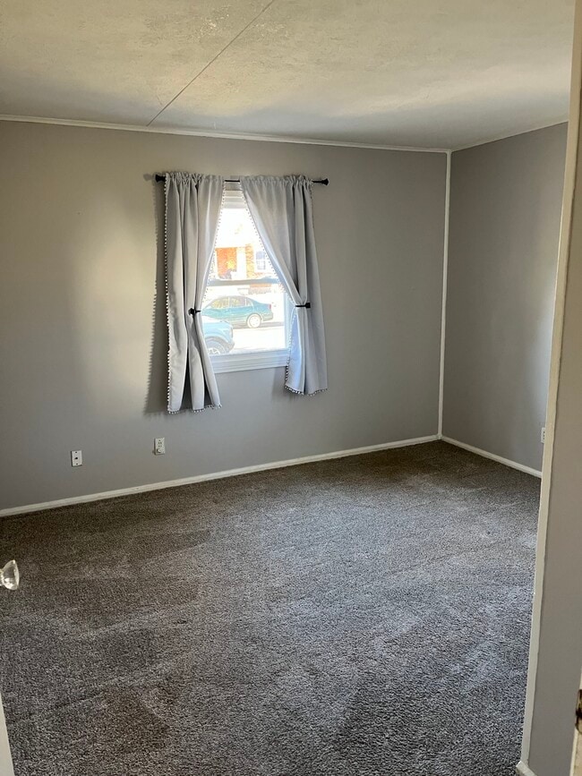 front bedroom - 1317 Washington Ave