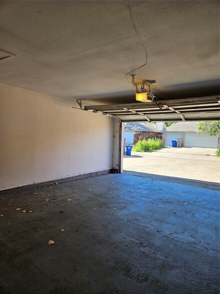 Building Photo - 3011 Modella Ave