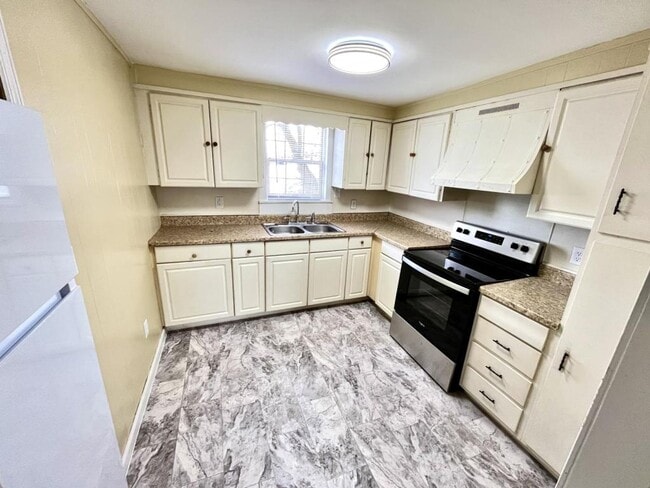 Building Photo - 106 Lind St