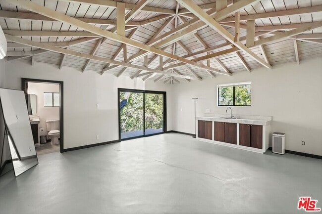 Building Photo - 21273 Entrada Rd