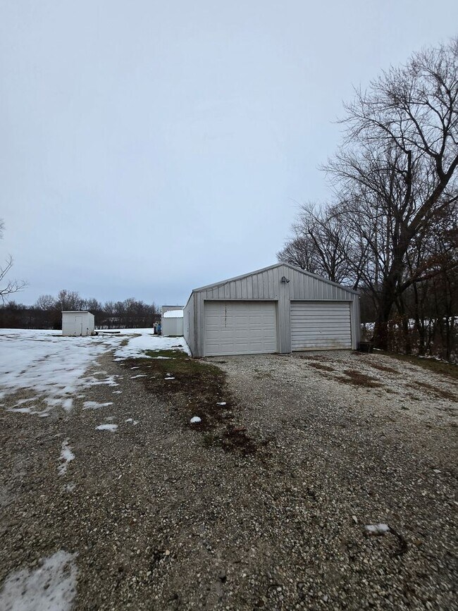 Building Photo - 3 Bed 2 Bath Mobile Home for rent in Middletown, MO!
