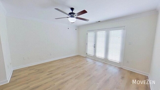 Building Photo - 1336 Green Oaks Ln