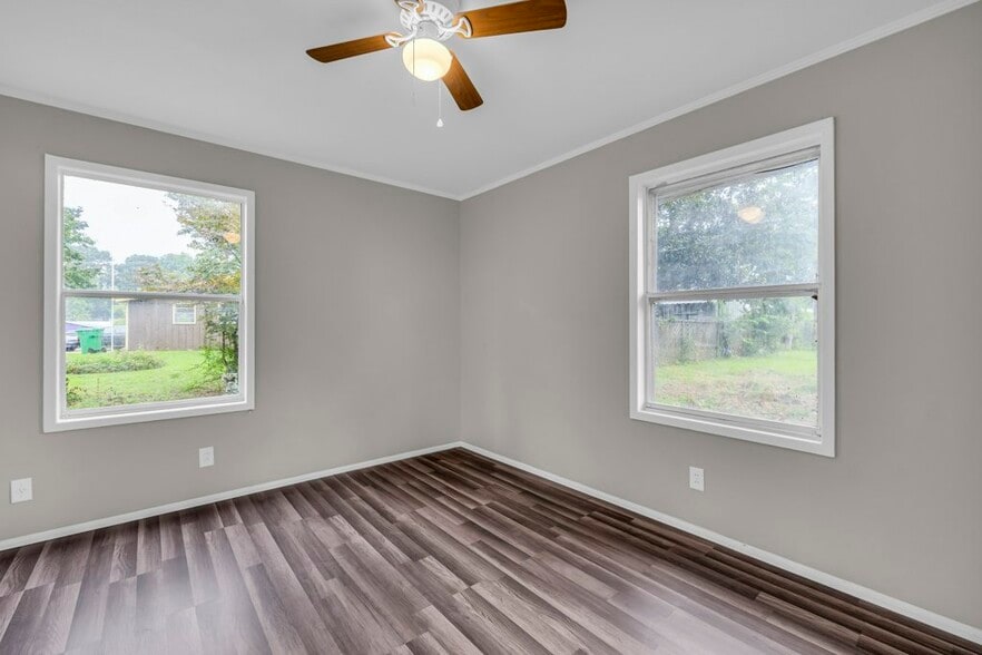 Building Photo - 405 Summerhaven Dr