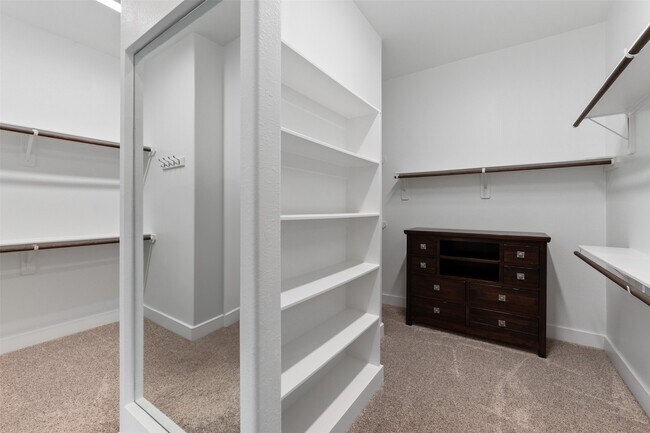 Building Photo - 1102 McMurtry Ridge Dr