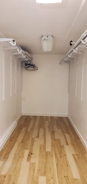 Walk-in Closet - 5418 N Maple St