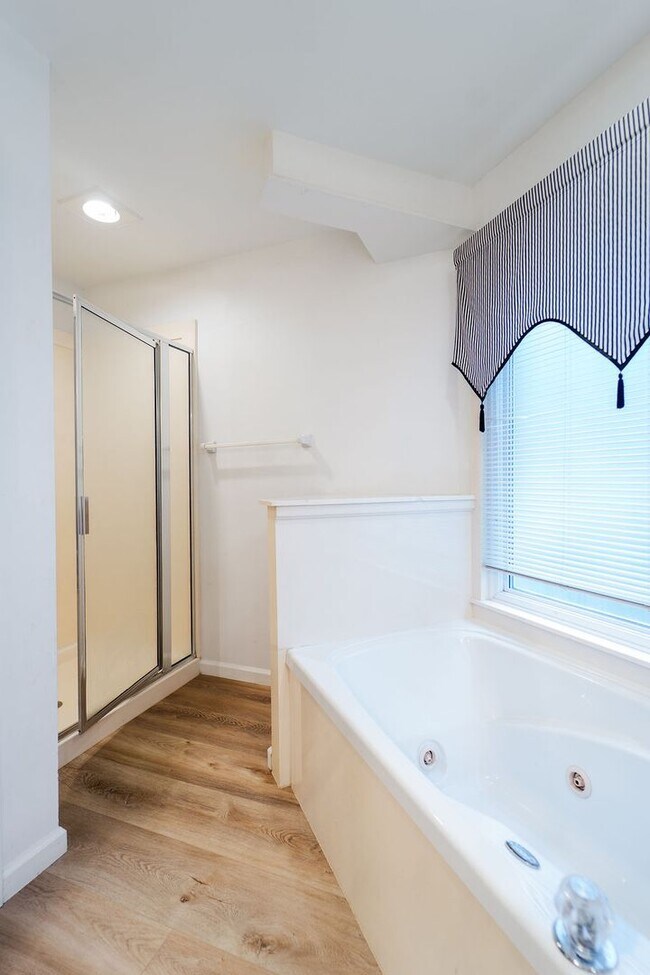 Building Photo - Charming, 3 Bedroom, 2 Bath. With wonderful outdoor living space