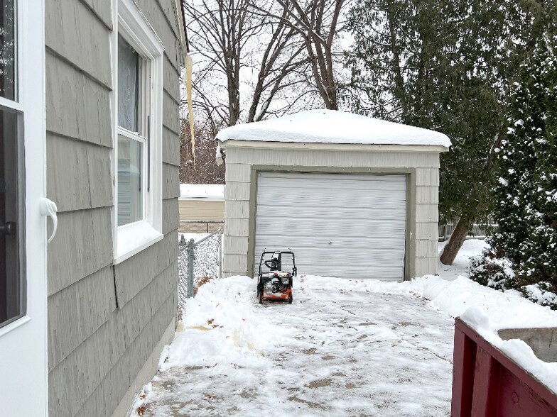 Building Photo - 2215 45th Ave NE