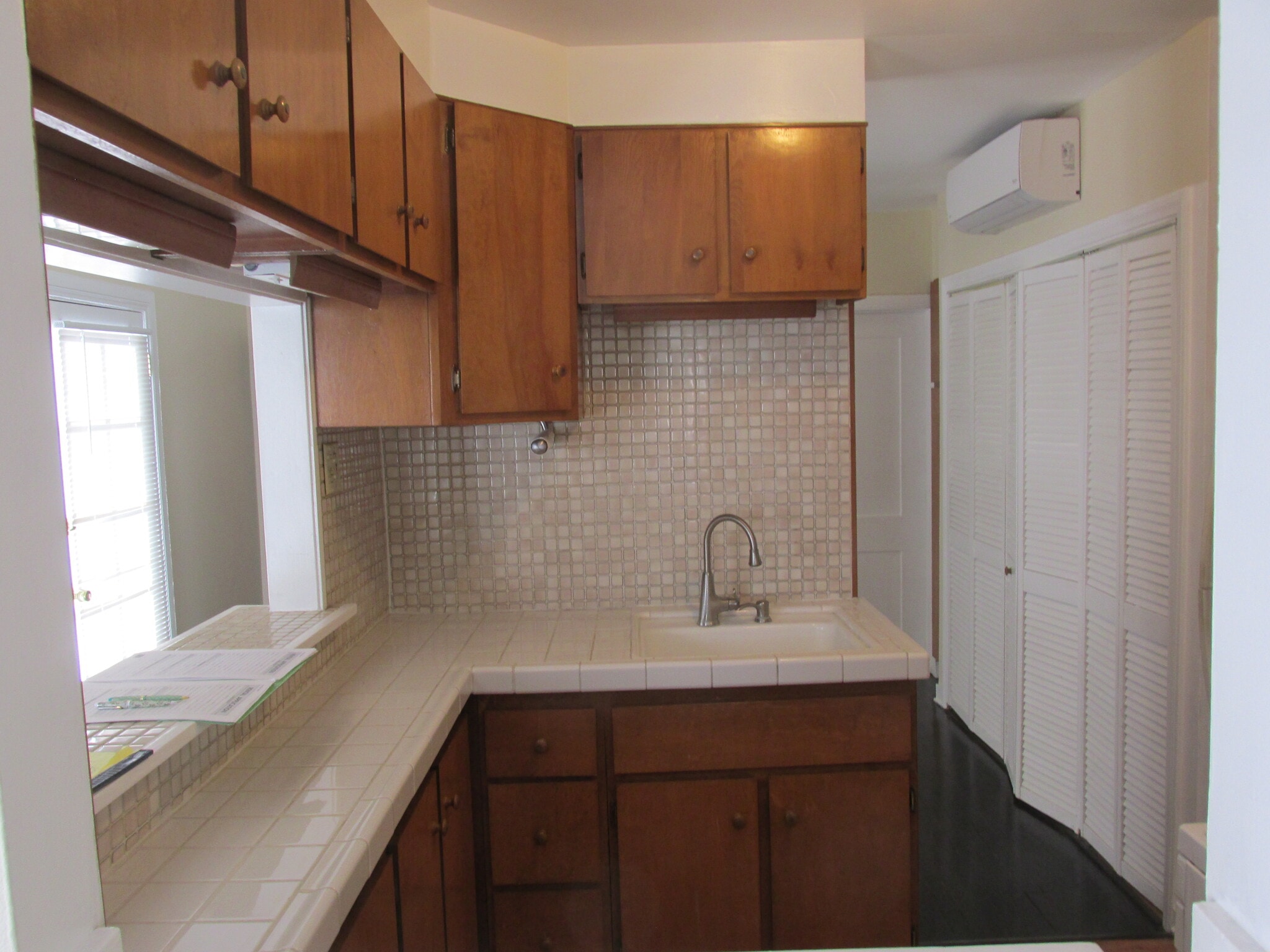 Kitchen - 1223 N Hoover St