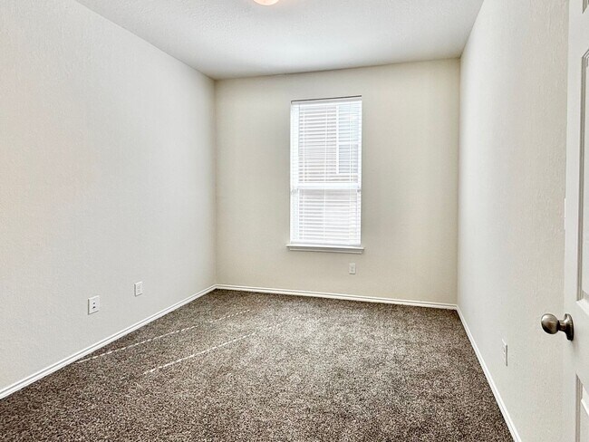 Building Photo - Beautiful two story home with flex space a...