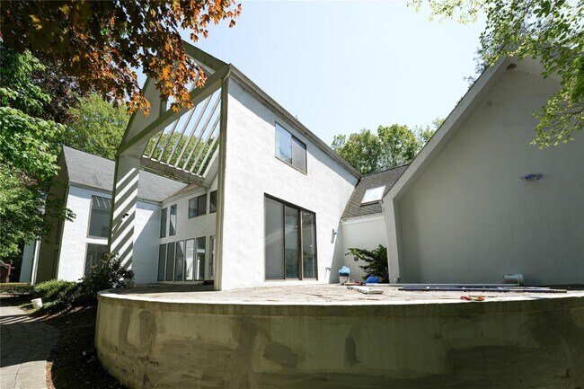 Building Photo - 246 Cleft Rd