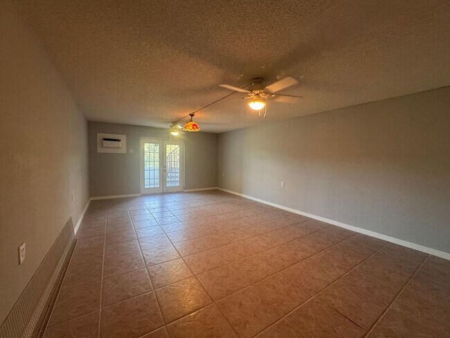Building Photo - 814 Hidden Harbour Dr