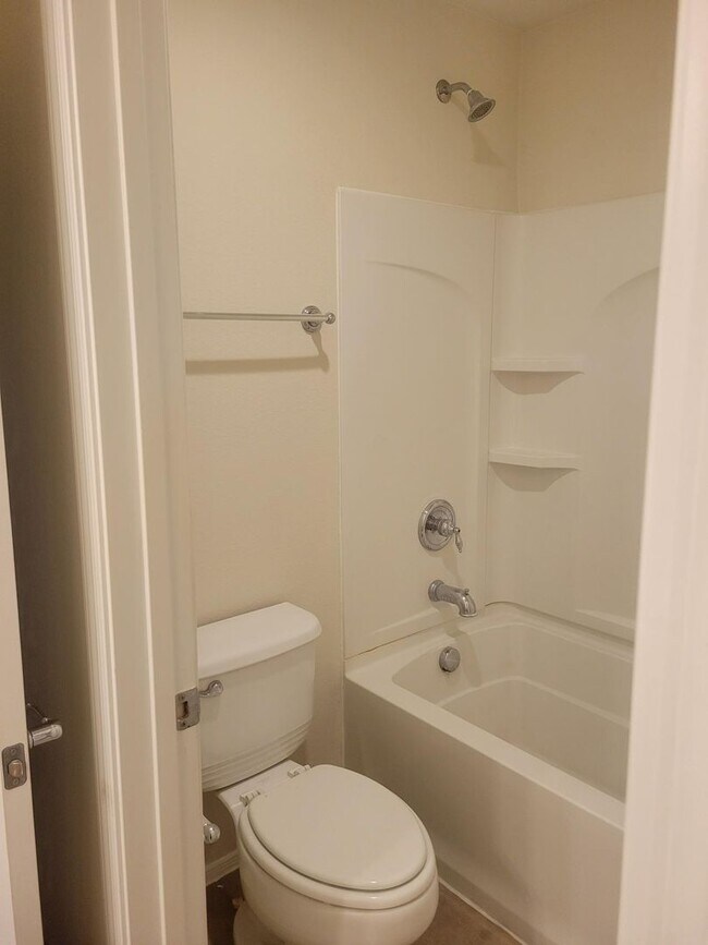 Building Photo - Beautiful 4 bed home with Den and Loft