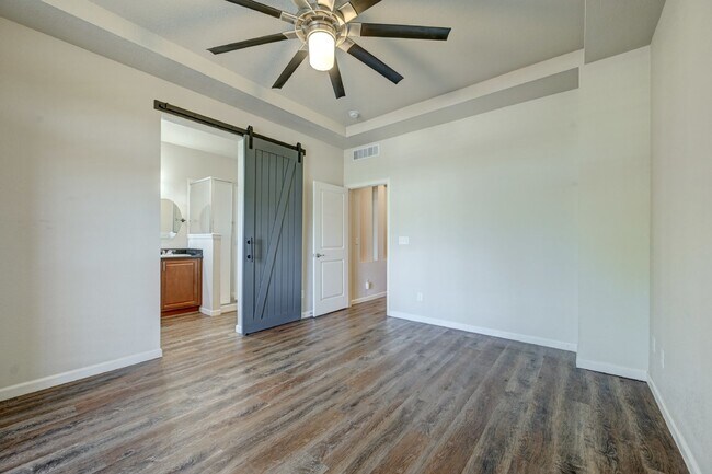 Building Photo - $2,750 - 2 Bed, 2.5 Bath Condo in Centenni...