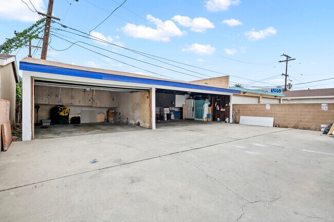 Building Photo - 4317 W 120th St