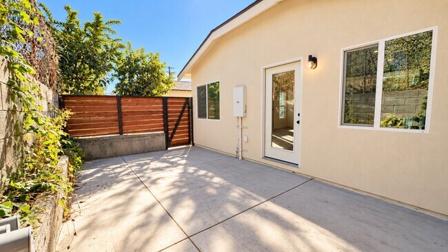 Building Photo - 4380 Huntington Dr S