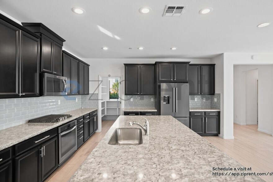 Building Photo - 2342 Augusta Ave