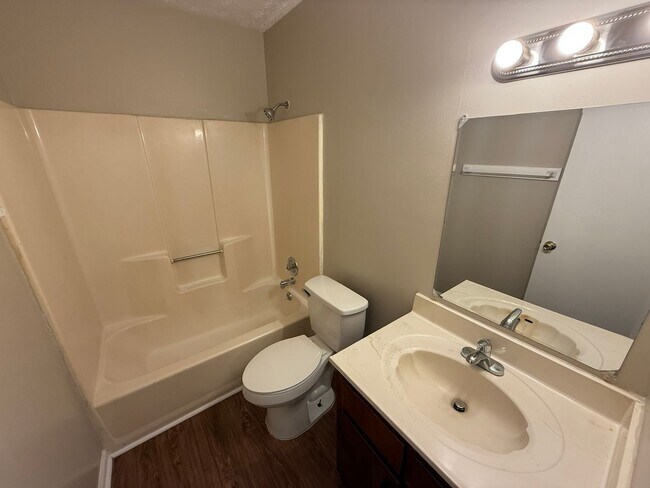 Building Photo - 108/110 St Andrews Ct