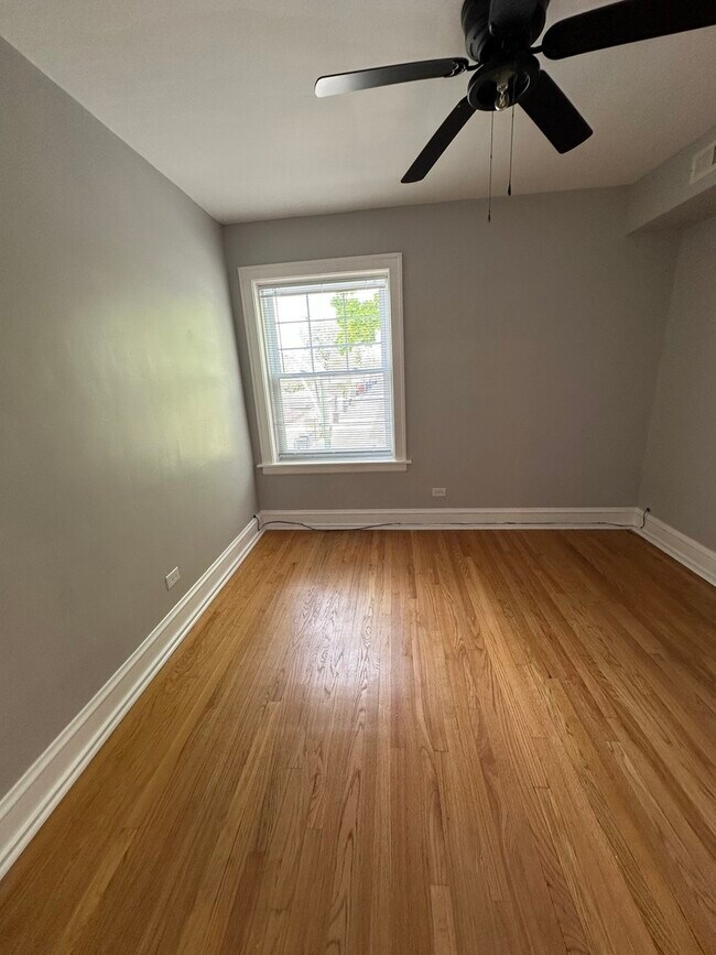 Building Photo - 5745 W Wellington Ave