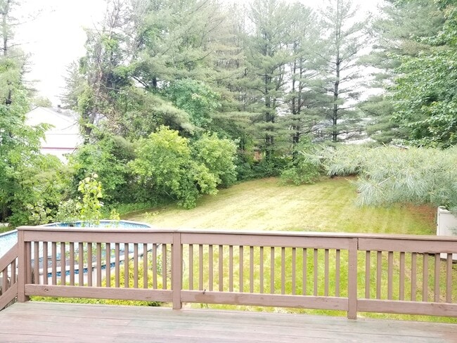 Building Photo - 606 Rye St