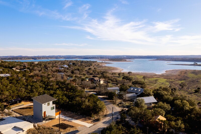 Building Photo - 1619 Lakeshore Dr