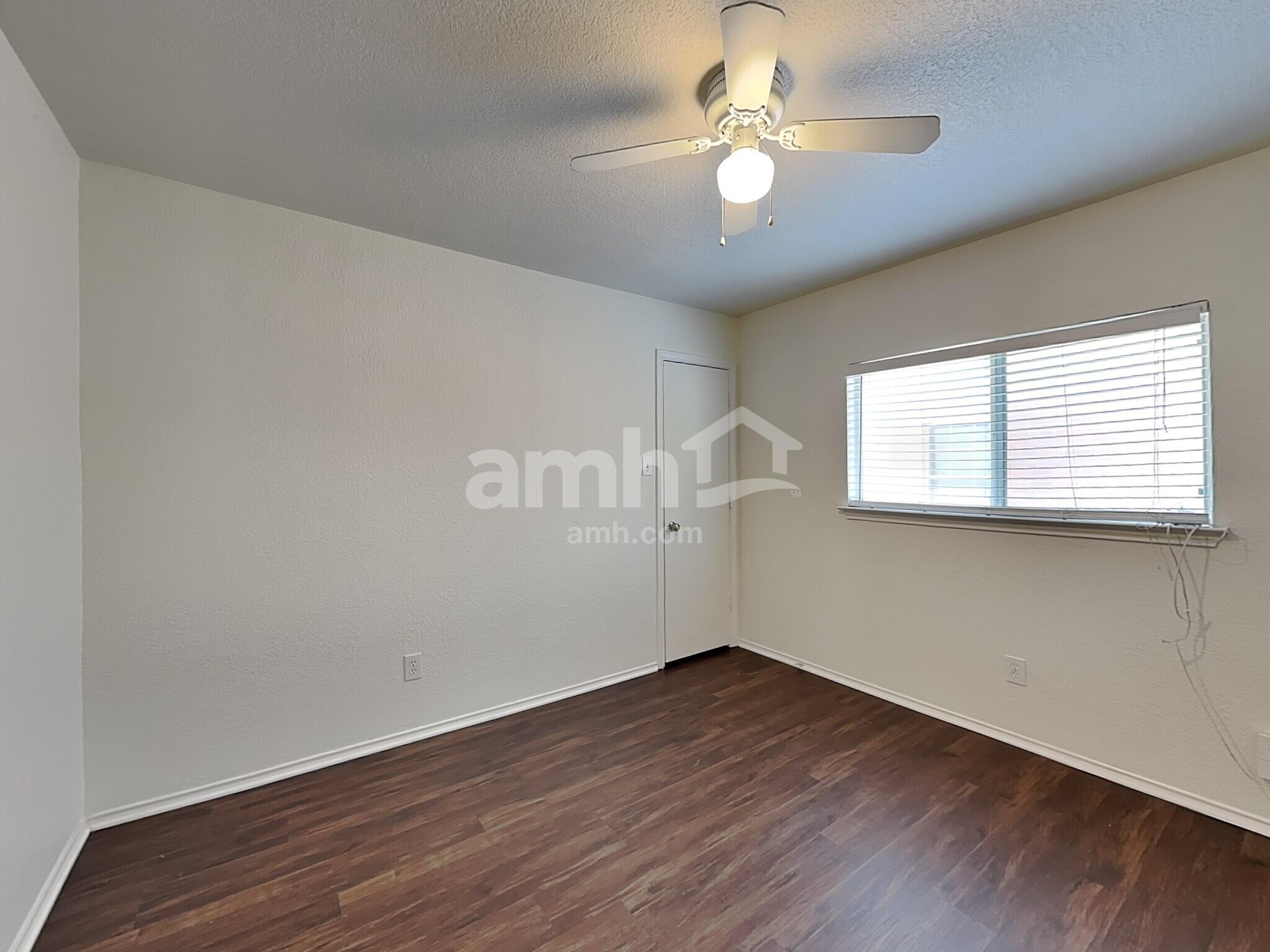 Building Photo - 10423 Manor Crk