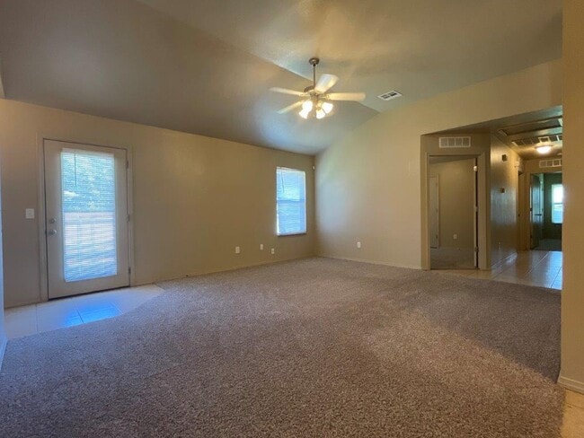 Building Photo - 3631 Vanguard Dr