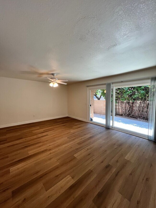 Building Photo - Huntington Beach 1 bed 1 bath Now Available