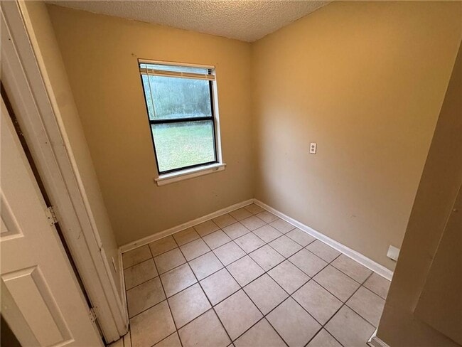Building Photo - 4670 Rosewood Dr